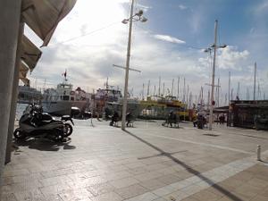2018 03 12 TOULON BALLADE DANS LES RUES ET AU PORT (43)
